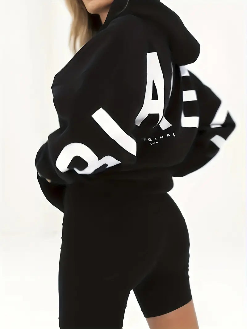 Hannah – Warm Hoodie with Sleek Pattern