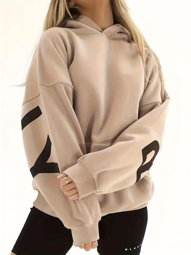 Hannah – Warm Hoodie with Sleek Pattern
