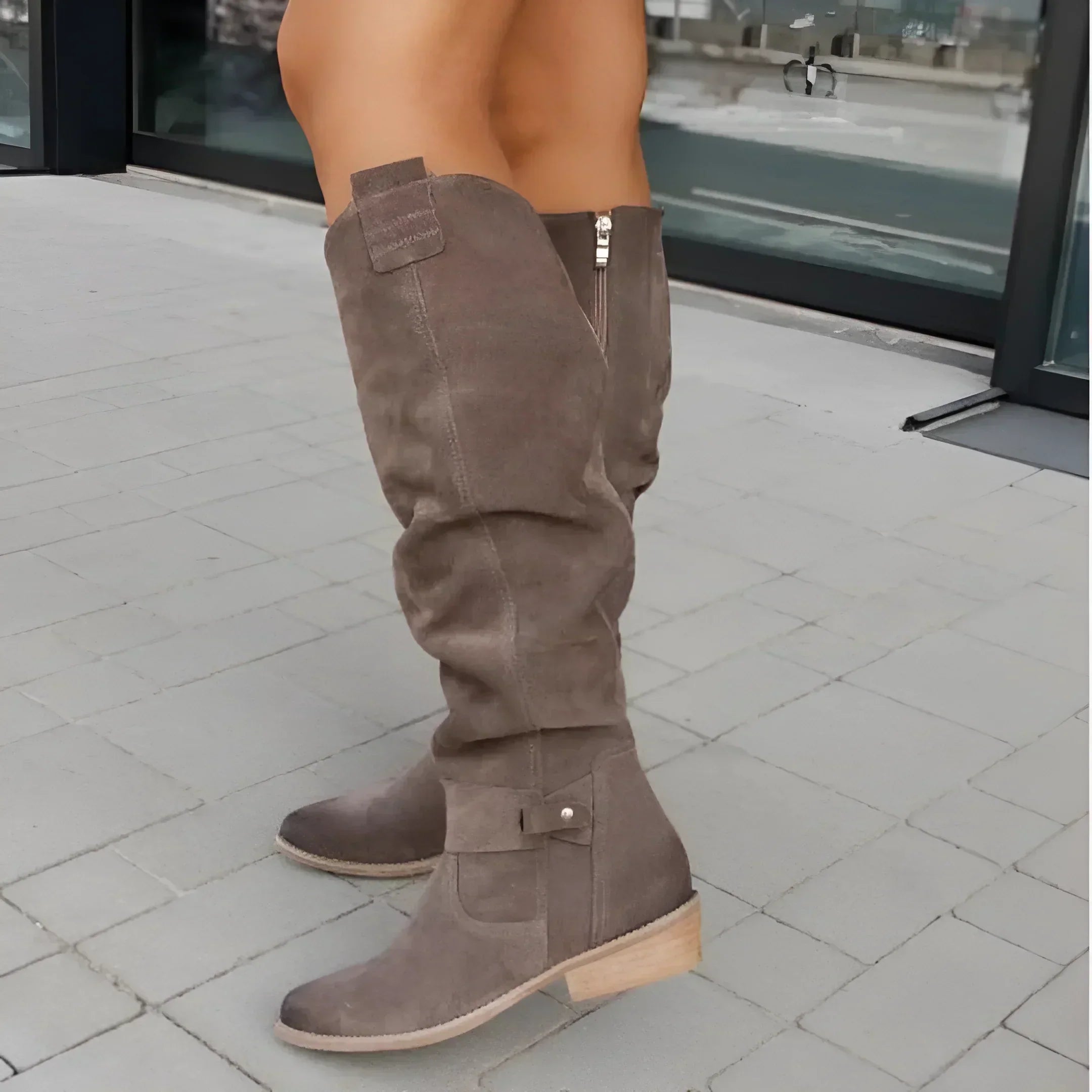 Lindegaard™ | Elegant knee high heel